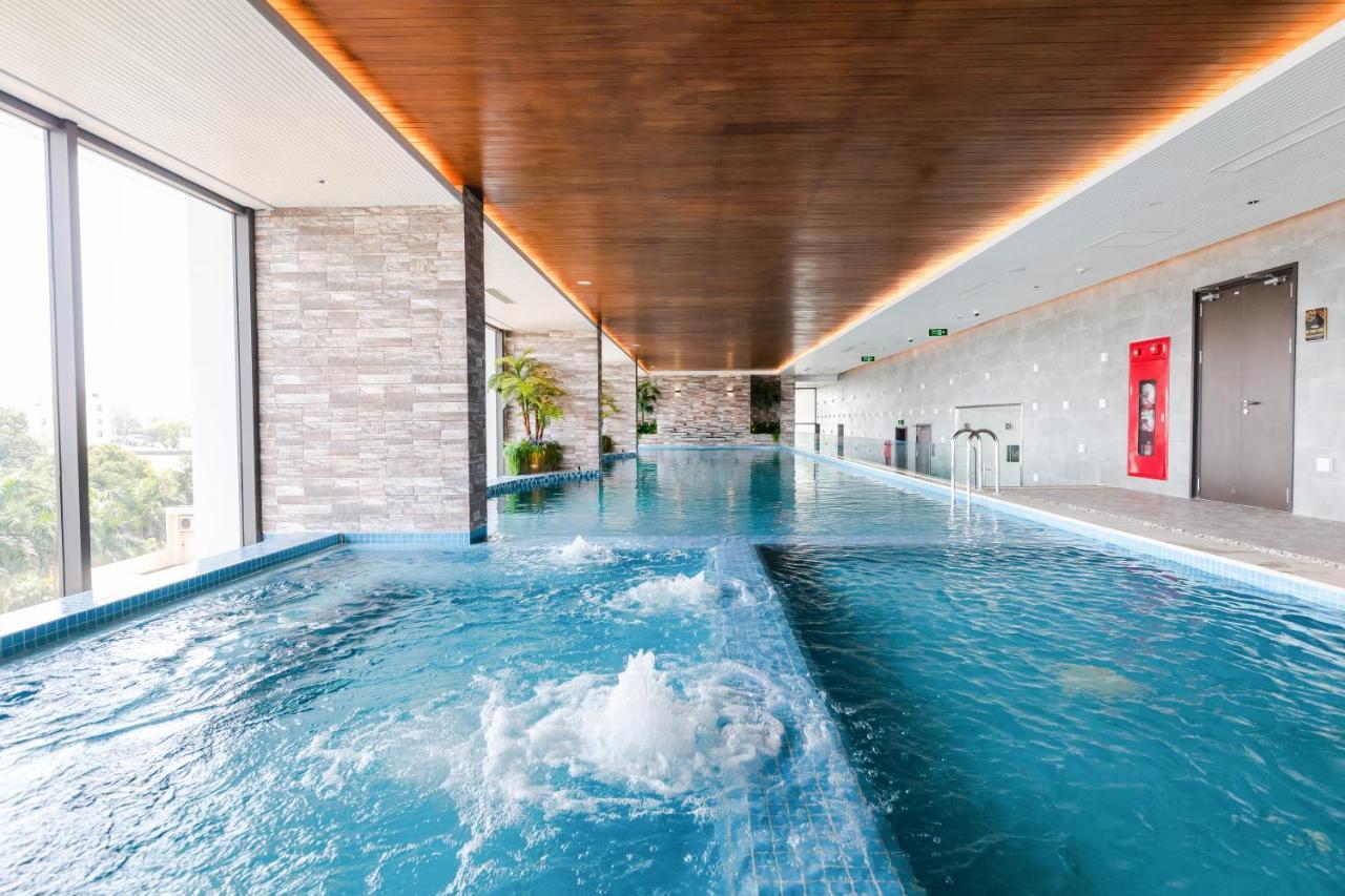 Five Star Westlake 1St-4Th Floors Hotel & Serviced Apartment هانوي المظهر الخارجي الصورة The swimming pool at the hotel